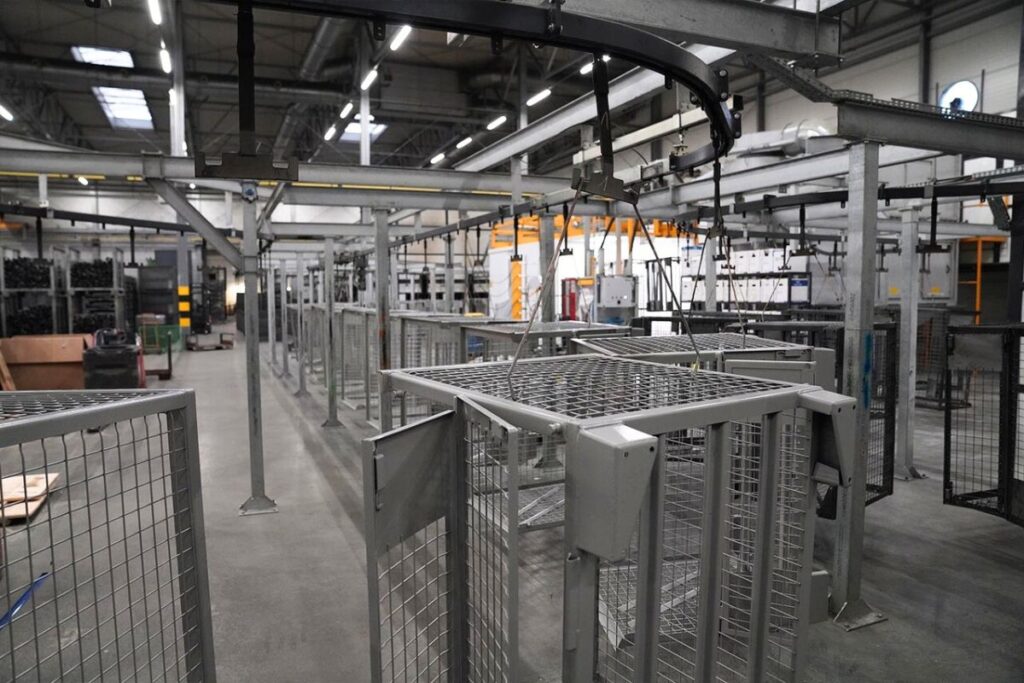 kosze metalowe a magazynie DAJANO