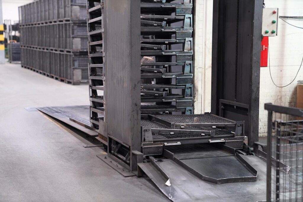 elementy metalowe na magazynie DAJANO